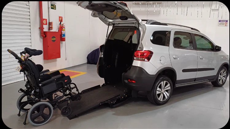 Van adaptada Ezimob com rampa motorizada